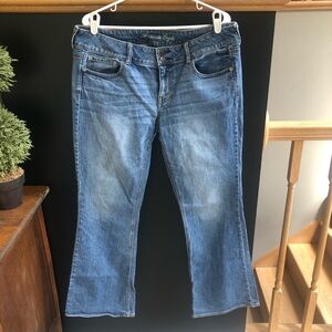 EUC ladies AEO artist flare jeans. Size 14R